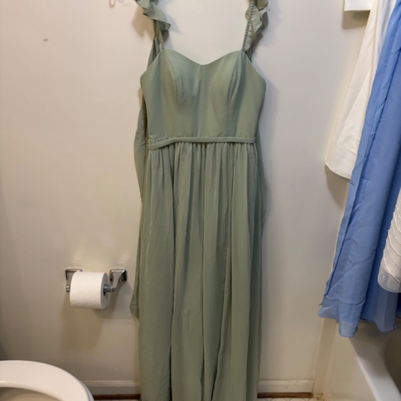 Formal dress - Picture 3 of 4